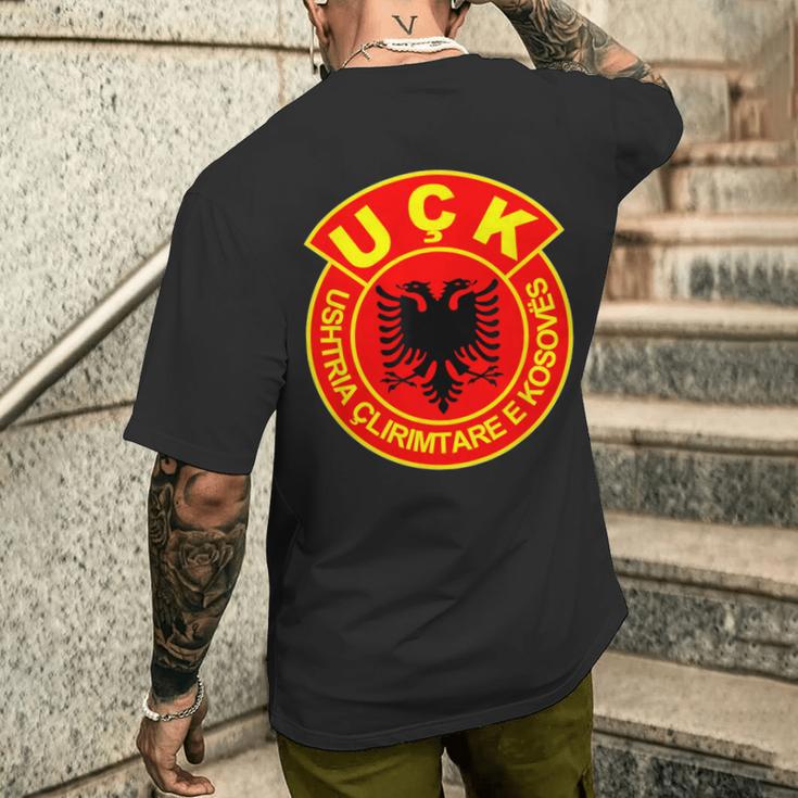 Uqk Flag Kosovo Albaner Uck Jashari Army Eagle T-Shirt mit Rückendruck Geschenke für Ihn