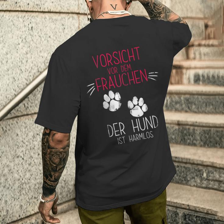 Vorsichtor Dem Frauchen Der Hund Ist Harmlos Gassi T-Shirt mit Rückendruck Geschenke für Ihn