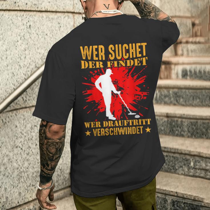 Wer Suchet Der Find Sondel Sondler Metal Detector T-Shirt mit Rückendruck Geschenke für Ihn