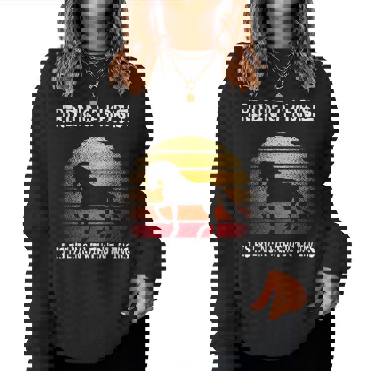 Cavallo Ragazze Cavalcando Un Cavallo Staolan Women Sweatshirt