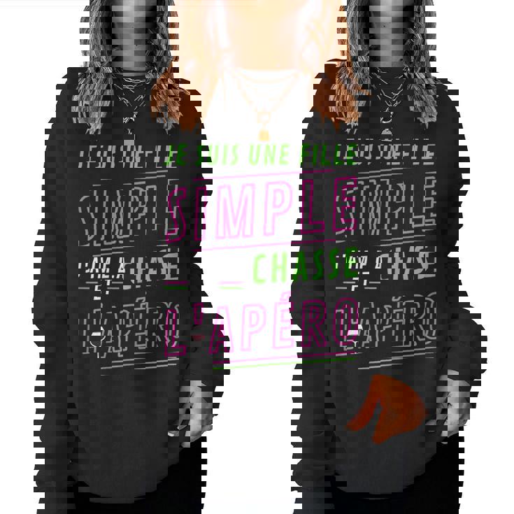 Je Suis Une Fille Simple J'aime La Chasse Et L'apéro Humour Sweat-shirt pour femme