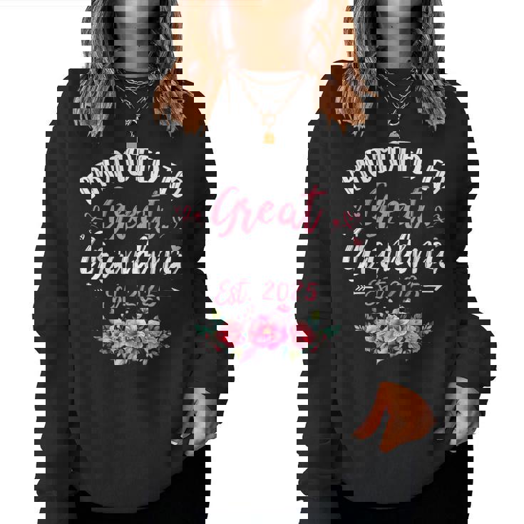 Promoted To Great Grandma Est 2025 First Time Grandma Women Sweatshirt