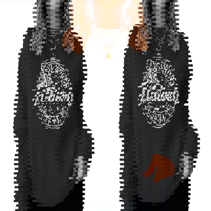 Surviving Fatherhood One Beer At A Time Divertente Regalo Per Papà Women Sweatshirt