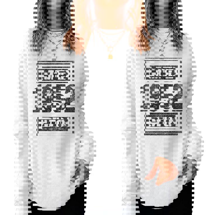 72° Compleanno Uomini 72 Anno Retro Donne Nati Nel 1952 Women Sweatshirt