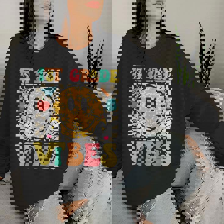 1St Grade Vibes Smile Face Back To School Girls First Grade Women Sweatshirt Gifts for Her