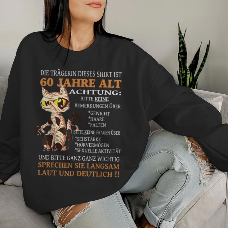 Die Trägerin Ist 60Th Birthday Woman Over 60S Women's Sweatshirt Frauen Geschenke für Sie