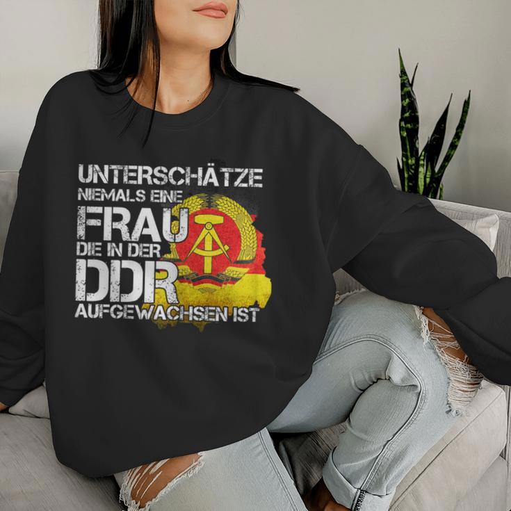 Ossi Women's Underschätze Niemal Ein Frau Aus Der Ddr Ostalgie Sweatshirt Frauen Geschenke für Sie