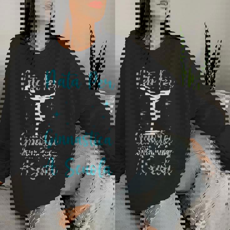 Ragazza Nata Per Ginnastica Costretta A Scuola Colorata Women Sweatshirt Regalos para ella