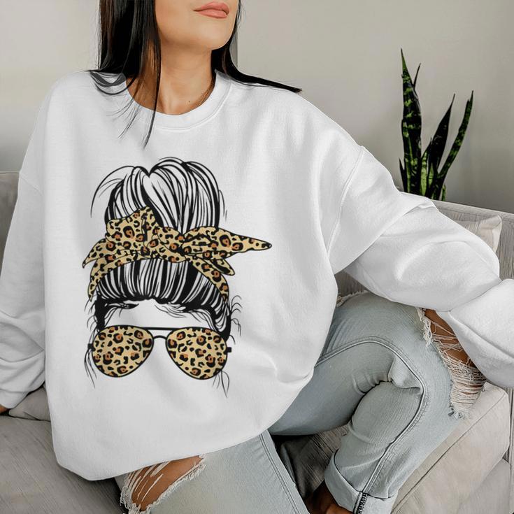 Leopard Mom Life Messy Bun Women's Sweatshirt Frauen Geschenke für Sie