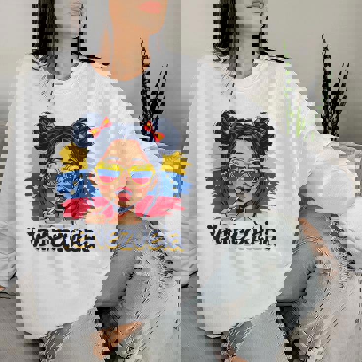 Messy Bun Girl Venezuela Pride Latina Venezuelan Girls Women Sweatshirt Gifts for Her