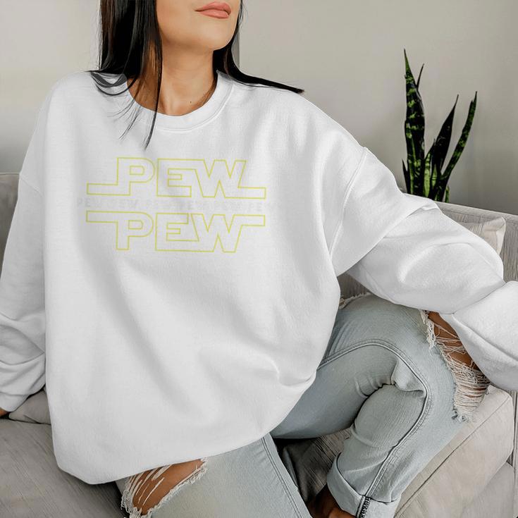 Pew Pew Pew For And Children Sweatshirt Frauen Geschenke für Sie