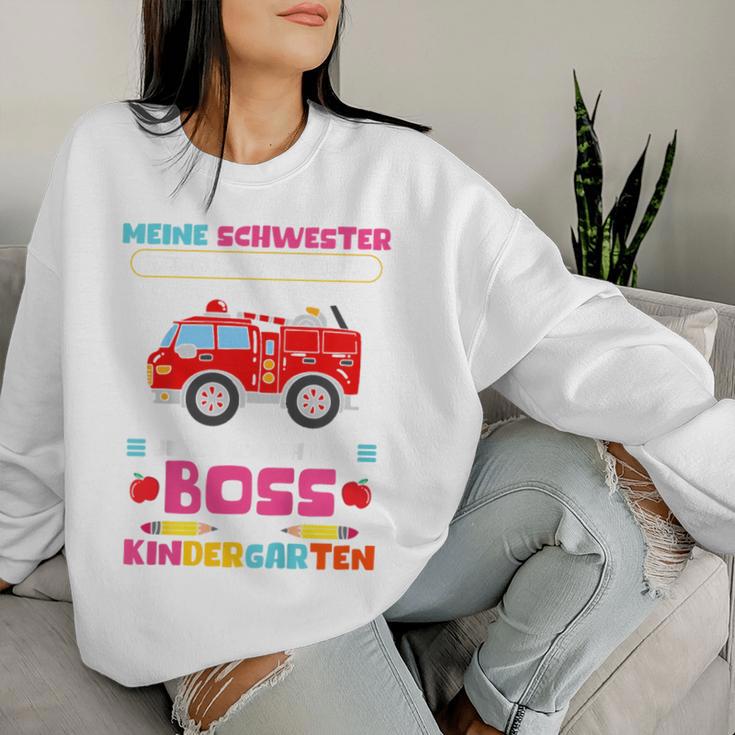 My Sister Goes To School Sweatshirt Frauen Geschenke für Sie