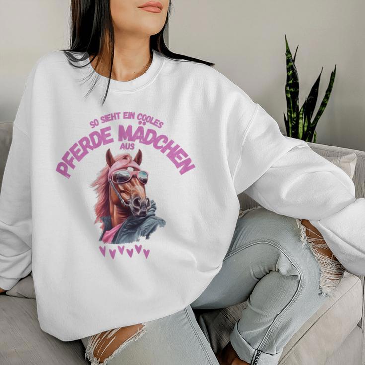 So Sieht Ein Cool Horse Girl So Sieht Ein Cool Horse Girl Sweatshirt Frauen Geschenke für Sie