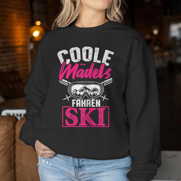 Cool Girls Driving Ski Winter Sport Skier Women's Sweatshirt Frauen Lustige Geschenke