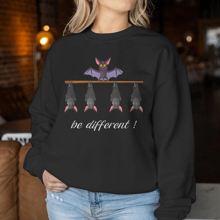 Be Different Women's Bat Slogan Sweatshirt Frauen Lustige Geschenke