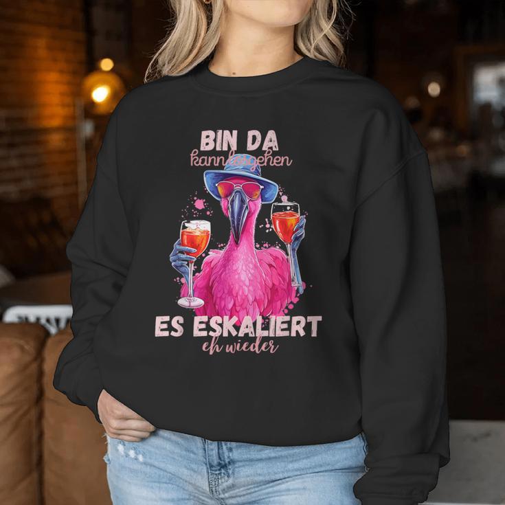 With Flamingo Bin Da Kann Losgehen Und Es Eskaliert Eh Wieder Wieder Sweatshirt Frauen Lustige Geschenke