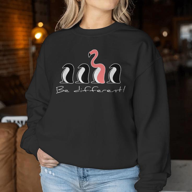 Flamingo Funky Pink Flamingo Penguin Be Different Sweatshirt Frauen Lustige Geschenke