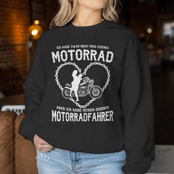 Ich Habe Zwar Nicht Mein Eigenes Motorrad Bikerin Women's Sweatshirt Frauen Lustige Geschenke