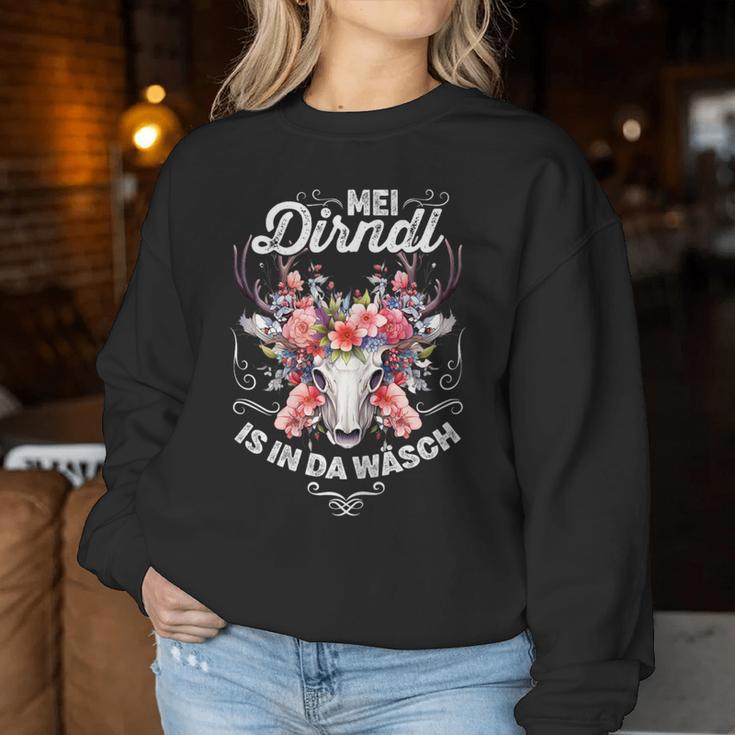 Mei Dirndl Is In Da Wäsch Blumen Wiesn Trachten Dirndl Women's Sweatshirt Frauen Lustige Geschenke