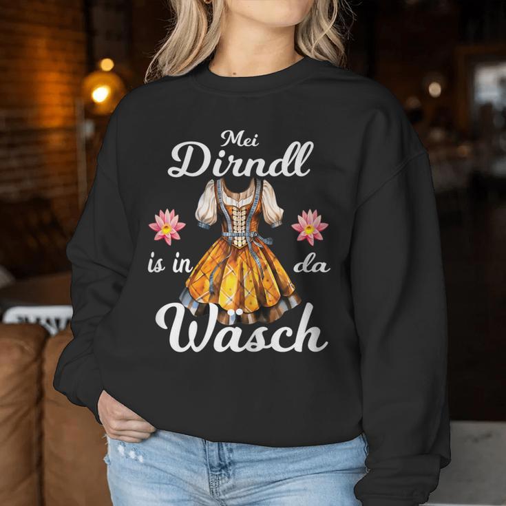 Mei Dirndl Is In Da Wäsch Lausmadl Women's Dirndl Costume Sweatshirt Frauen Lustige Geschenke