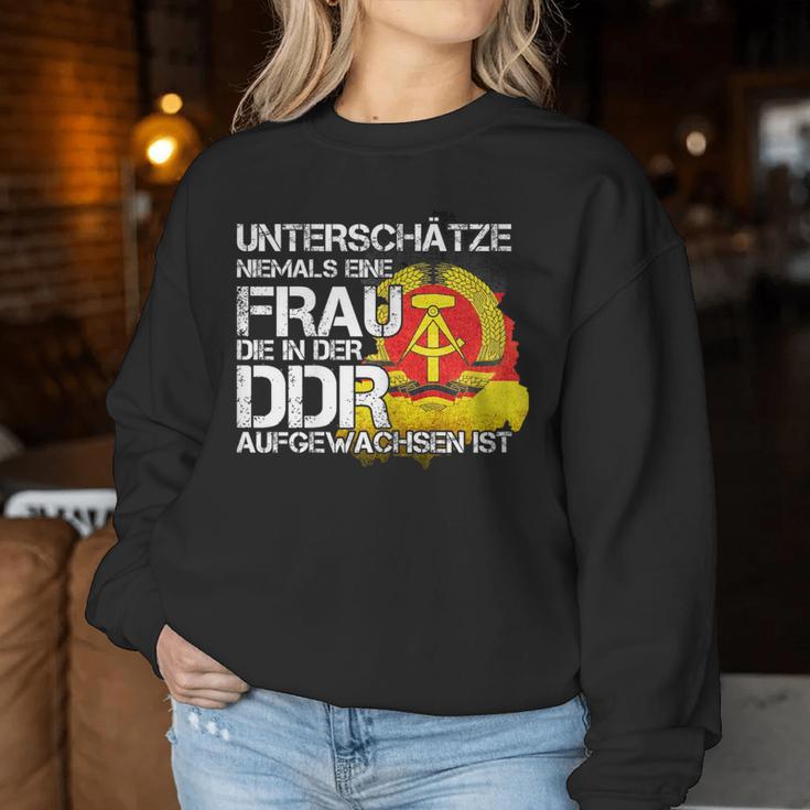 Ossi Women's Underschätze Niemal Ein Frau Aus Der Ddr Ostalgie Sweatshirt Frauen Lustige Geschenke