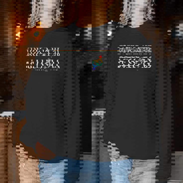 Rock Paper Scissors Lesbian Queer Rainbow Pride Month Women Sweatshirt Regalos divertidos