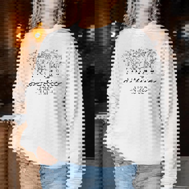 Auntie Est 2025 Promoted To Auntie 2025 Cute Aunt 2025 Women Sweatshirt Unique Gifts