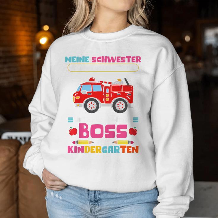 My Sister Goes To School Sweatshirt Frauen Lustige Geschenke