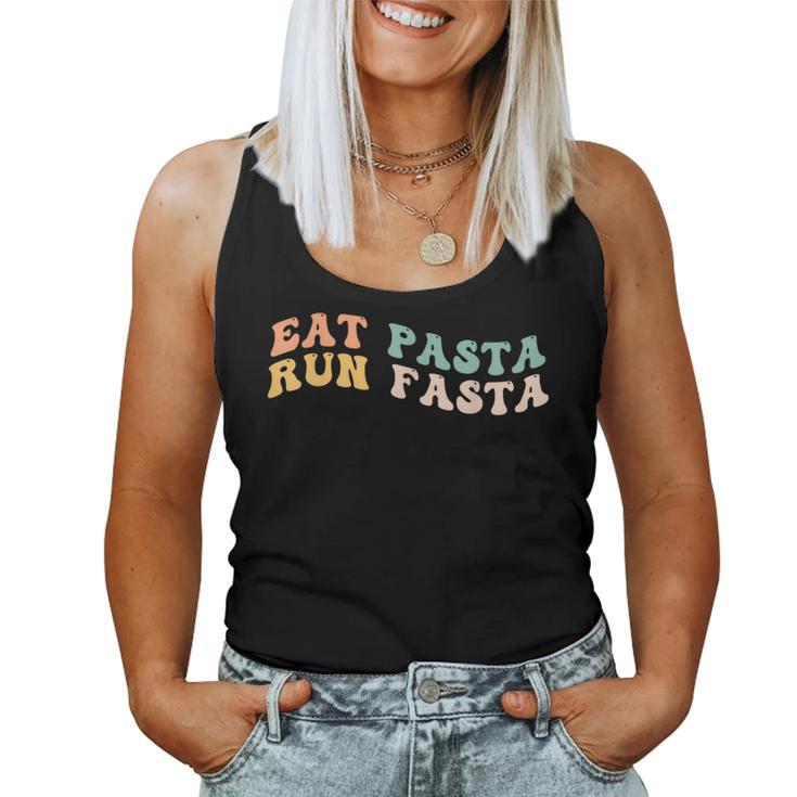 Eat Pasta Run Fasta Spaghetti Lovers Groovy Retro Tank Top Frauen