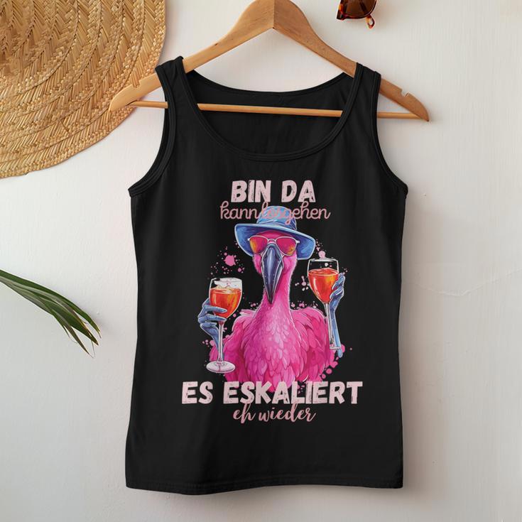 With Flamingo Bin Da Kann Losgehen Und Es Eskaliert Eh Wieder Wieder Tank Top Frauen Lustige Geschenke