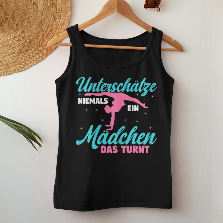 Turn Turnerin Unterschätze Niemals Ein Mädchen Das Turnt Tank Top Frauen Lustige Geschenke