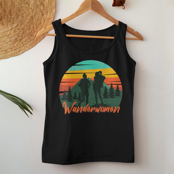 Wanderwomen Wanderwoman Wanderlust Woman Hiking Saying Hiking Tank Top Frauen Lustige Geschenke