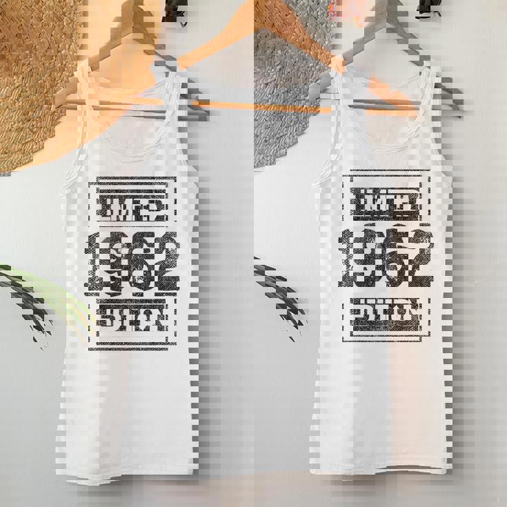 62 Cumpleaños Hombres 62 Años Retro Es Nacidos En 1962 Camiseta sin mangas para mujer Regalos divertidos
