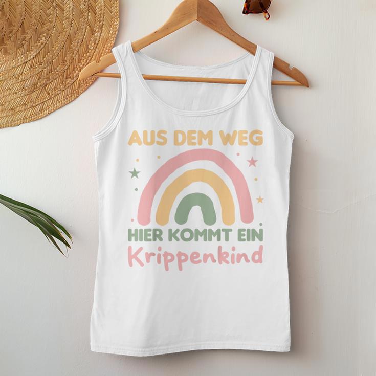 Children's Rainbow Kinder Aus Dem Weg Hier Kommt Ein Krippenkind Tank Top Frauen Lustige Geschenke