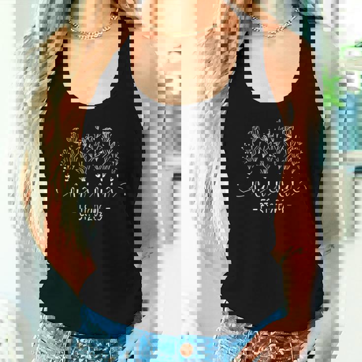 Promoted To Mama 2025 Pregnancy Floral New Mom Est 2025 Women Tank Top Gifts for Her