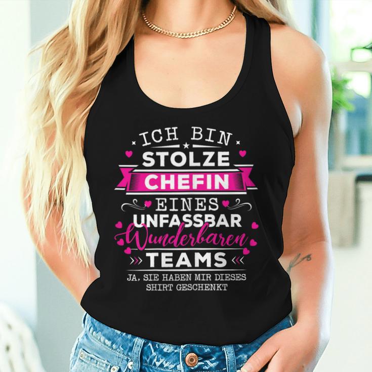 Women's With Saying For Die Chefin Im Büro Tank Top Frauen Geschenke für Sie