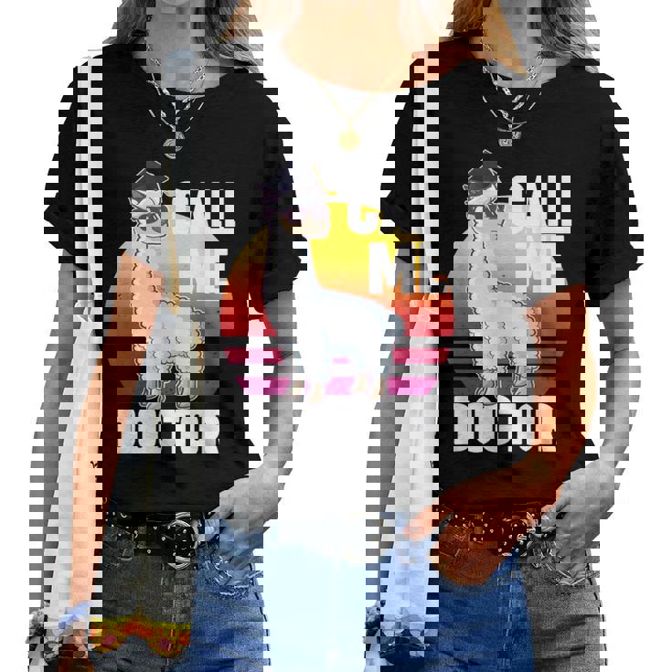 Call Me Doctor Lama Llama Documento Diseño De Doctor Camiseta de mujer