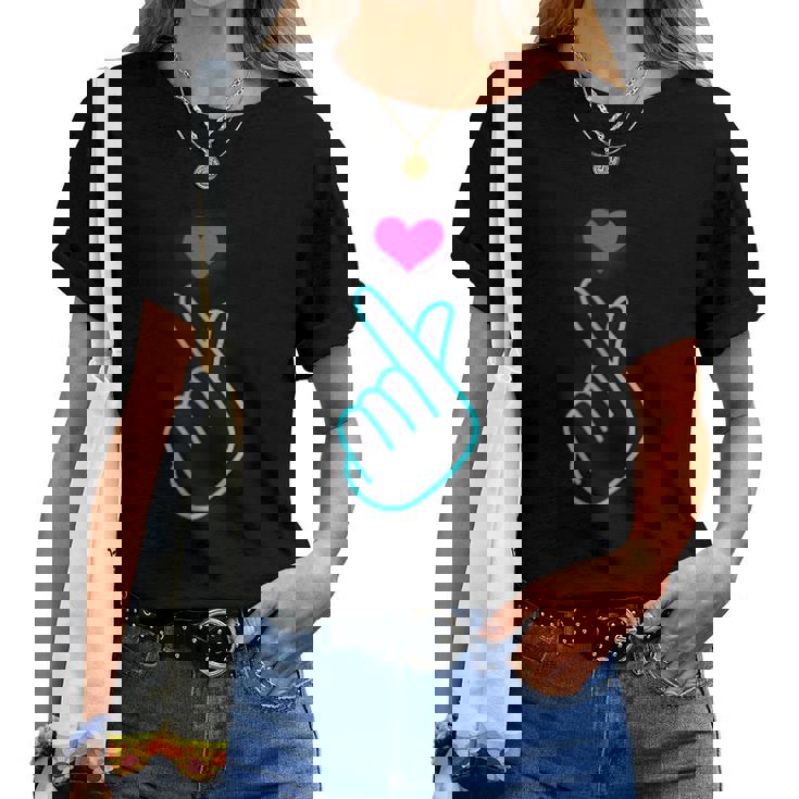 Kpop Dedo Corazón Símbolo Mano Azul Kpop Inspirado Amor Cuello Camiseta de mujer