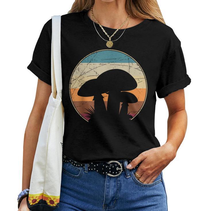 Retro Mushroom T-shirt Frauen