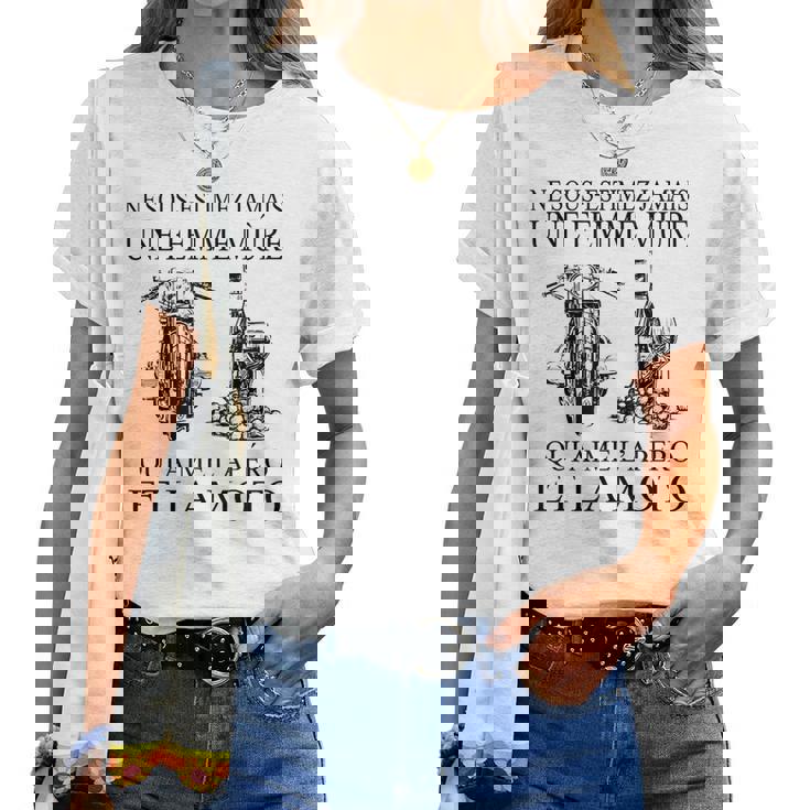 Ne Sous Estimez Jamais Une Mûre Qui Aime L'apéro T-shirt femme