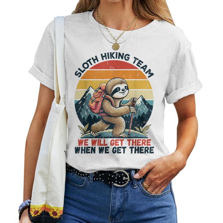 Vintage Outdoor Trekking Hiking Sloth T-shirt Frauen