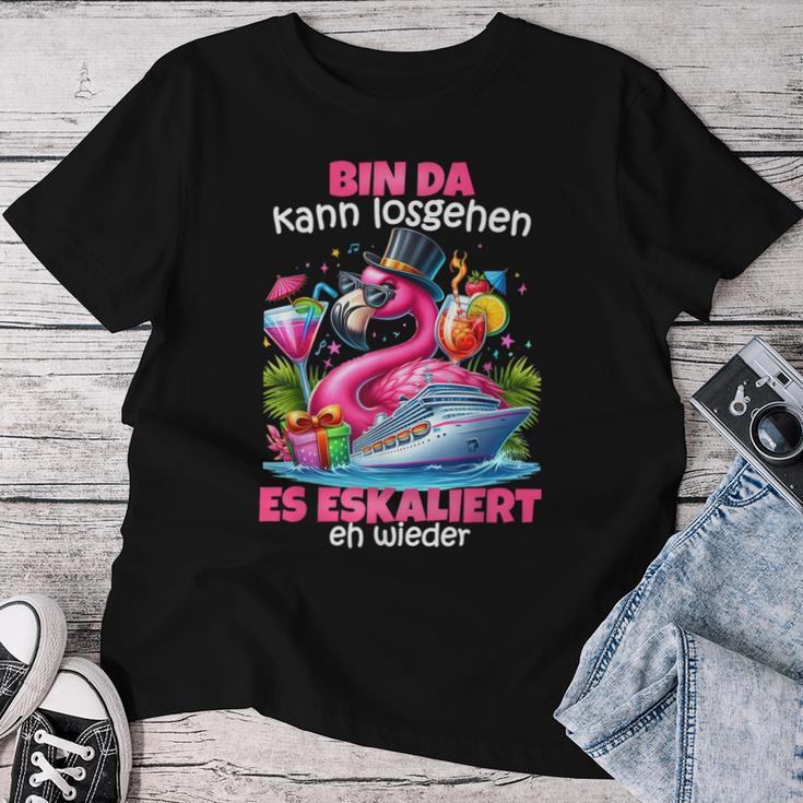 With Bin Da Kann Losgehen Es Escaliert Eh Flamingo Kreuzfahrt T-shirt Frauen Lustige Geschenke