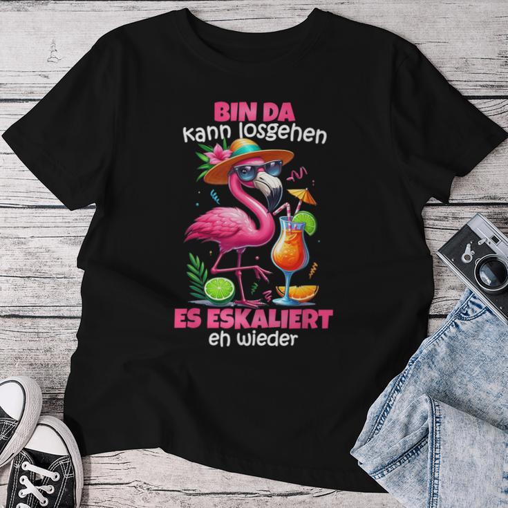 Bin Da Kann Losgehen Es Escaliert Eh Flamingo Malle T-shirt Frauen Lustige Geschenke