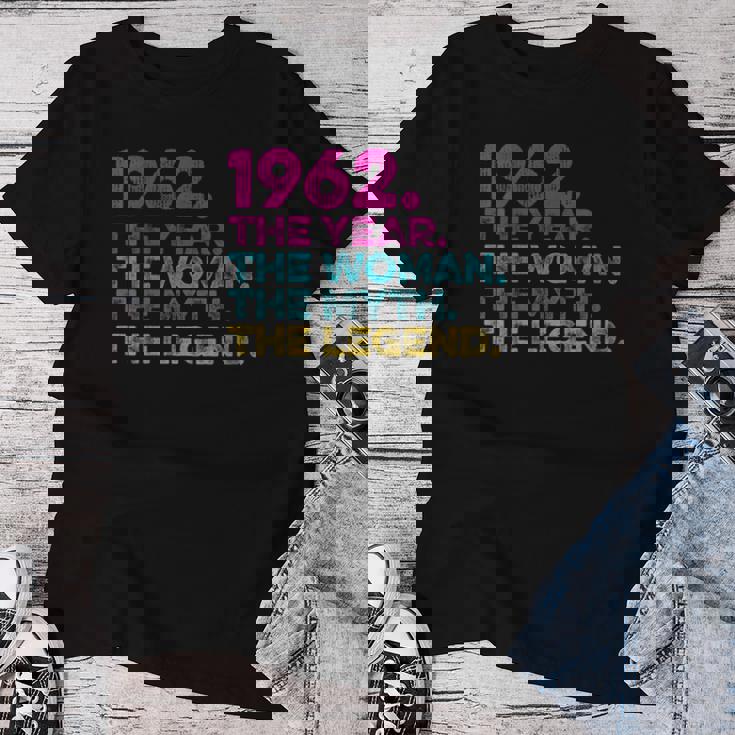 Donna Compleanno Regalointage 1962 Year Woman Myth Legend Con Collo A Maglietta da donna Regalos divertidos
