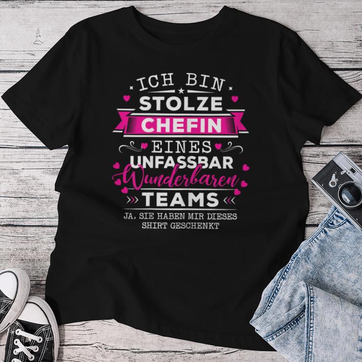 Women's With Saying For Die Chefin Im Büro T-shirt Frauen Lustige Geschenke