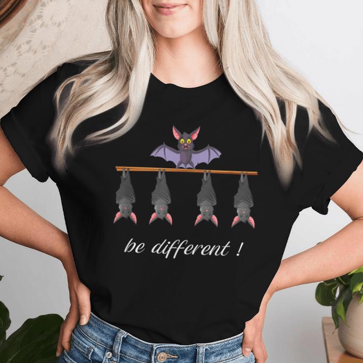 Be Different Women's Bat Slogan T-shirt Frauen Geschenke für Sie