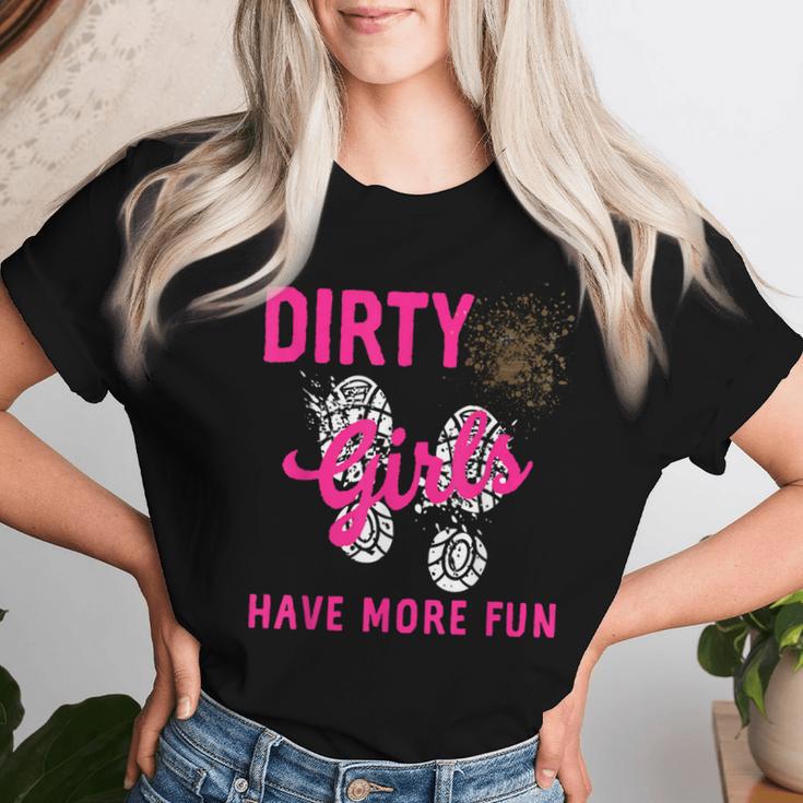 Dreckige Mädchen Haben Mehr Spaß Schlammlaufen Für Damen Die Matschig Geworden Sind T-shirt Frauen Geschenke für Sie