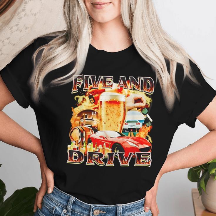 Five And Drive Car For Women T-shirt Frauen Geschenke für Sie