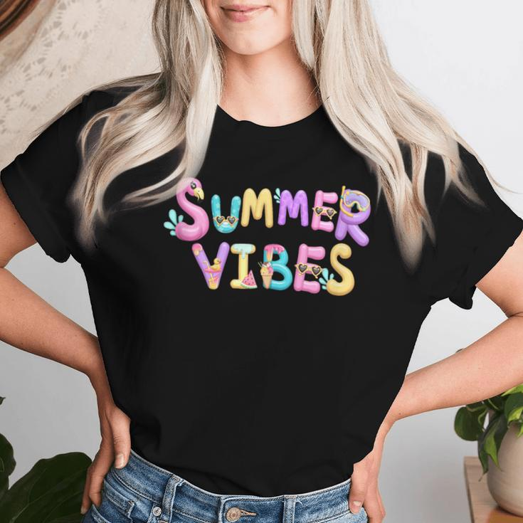 Flamingo Float Summer Vibes Beach Hello Summer Vacation Women T-shirt Gifts for Her