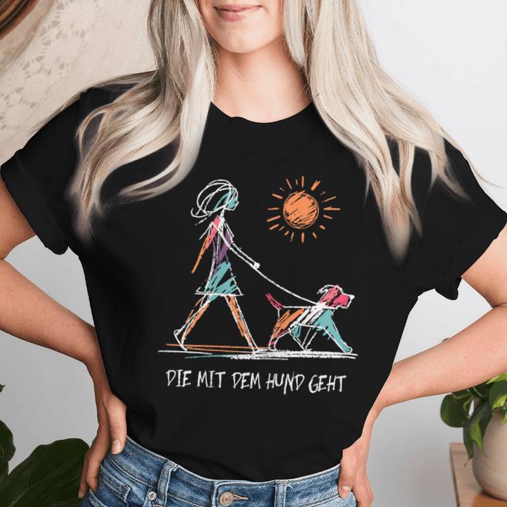 Women's Die Mit Dem Hund Geht T-shirt Frauen Geschenke für Sie